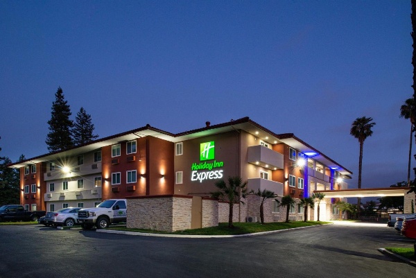 Holiday Inn Express Santa Rosa North image 1